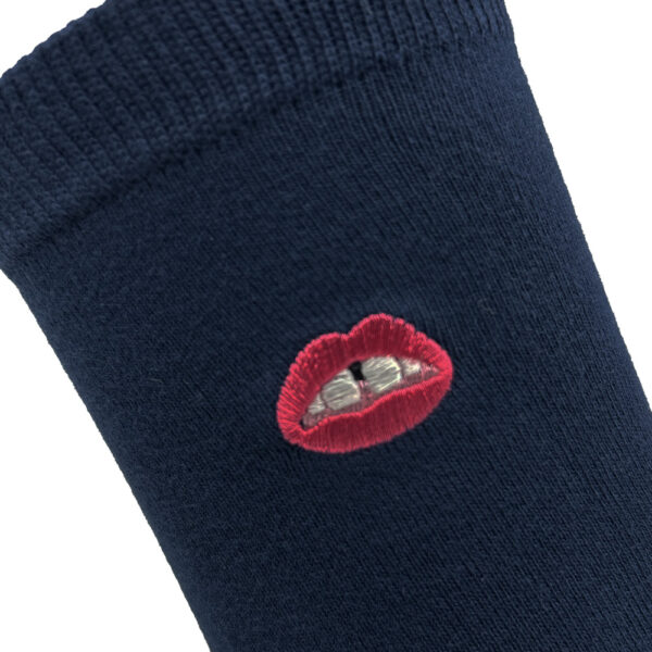 Unisex sokken met lippen borduursel donkerblauw - Afbeelding 2